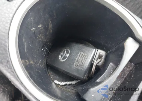 2016 Toyota Corolla Le Plus z USA, uszkodzony, nr VIN 2T1BURHE8GC687116